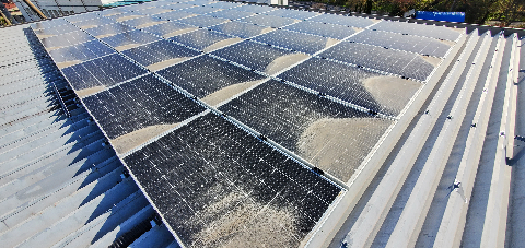 屋根上太陽光は年1で掃除が必要。