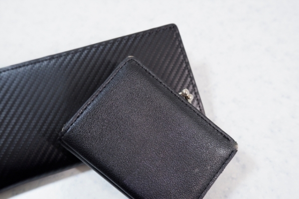 黒い財布　イメージ