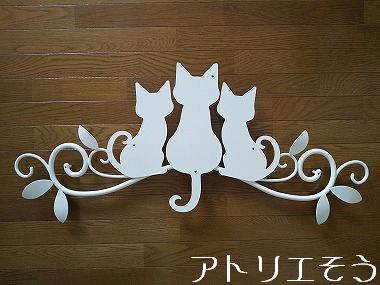 猫3匹妻飾り白塗装 。錆に強いステンレス製妻飾り