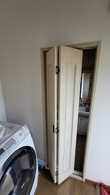 replace bathroom door (1)