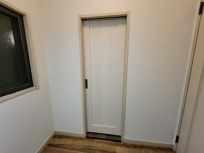 replace bathroom door (4)