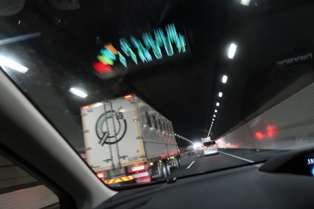 東名高速　トラック
