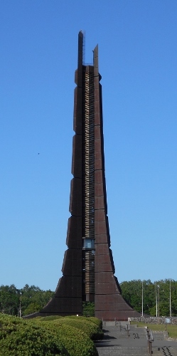 北海道百年記念塔 解体前 全景 再掲