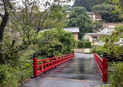富士屋旅館の前の橋