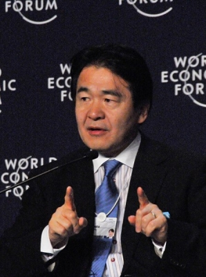 Heizo_Takenaka_in_World_Economic_Forum_on_East_Asia_2009.jpg