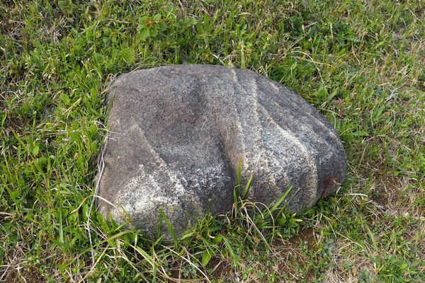 怪しい石