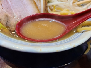熊屋　味噌ラーメン　スープ