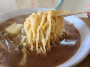 こみやま食堂　味噌バターラーメン　麺スープ