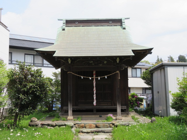川和山王神社の社殿１