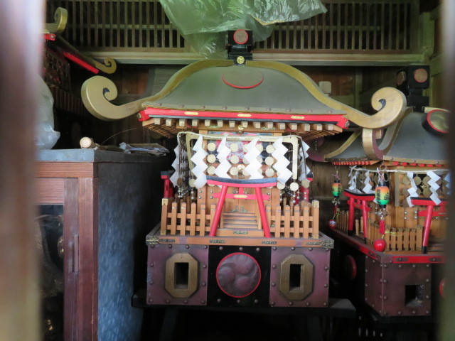 川和山王神社の社殿２