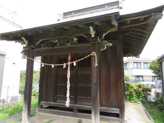 川和山王神社の社殿３