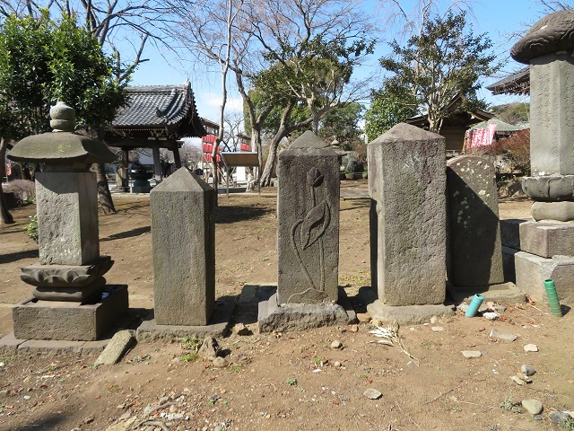清浄光寺の石造群７