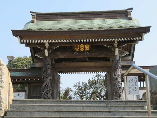 慈眼寺の山門５